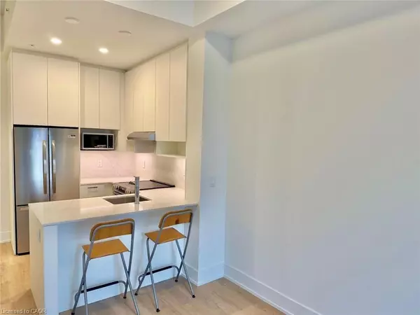 Hamilton, ON L8P 1A5,206 King Street W #405