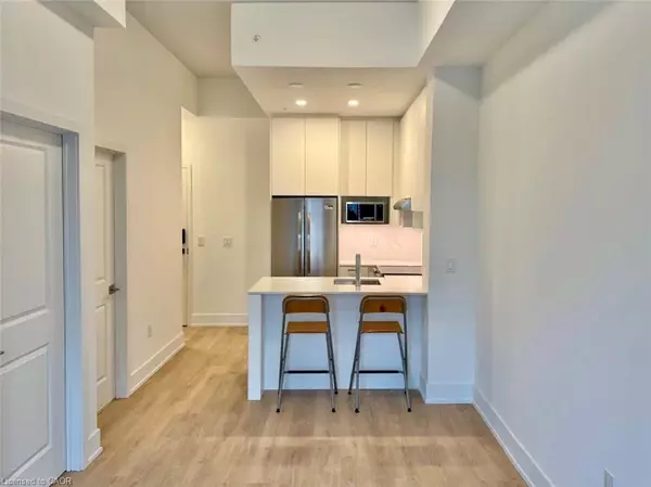 206 King Street W #405, Hamilton, ON L8P 1A5