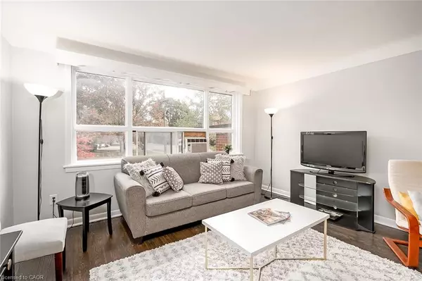 Burlington, ON L7R 1G4,2128 Harris Crescent #7