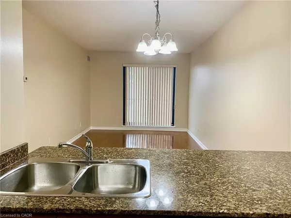 Hamilton, ON L8R 2R6,47 Caroline Street N #606