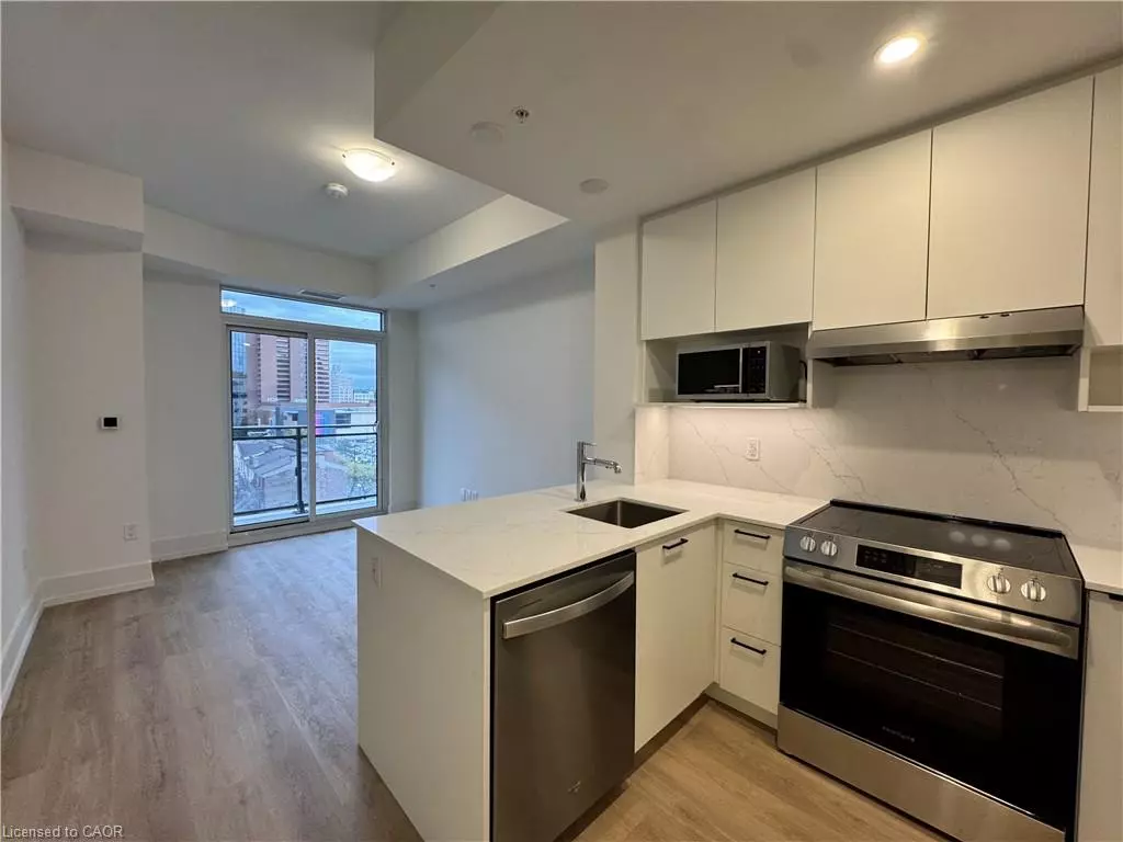 Hamilton, ON L8P 1A5,206 King Street W #609