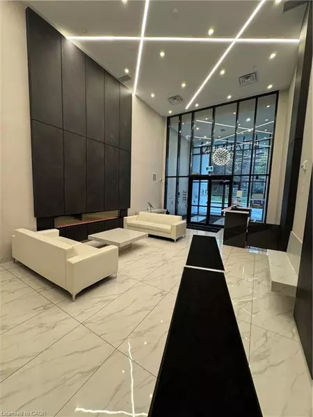 15 Queen Street S #803, Hamilton, ON L8P 2W1