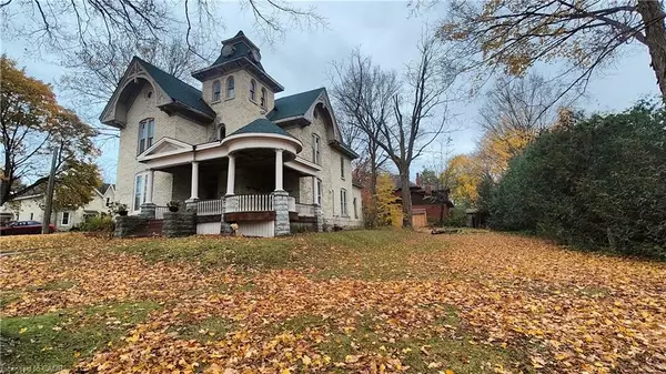 Wingham, ON N0G 2W0,104 Patrick Street E