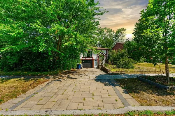 Toronto, ON M2H 2H7,50 Apache Trail