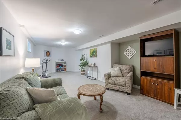 Hamilton, ON L8V 3X4,355 34th Street #B