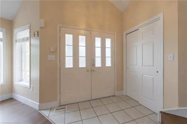 Hamilton, ON L9C 7T3,263 Hepburn Crescent