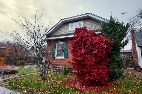 Dundas, ON L9H 3C5,32 Matilda Street S