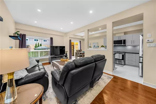 Stoney Creek, ON L8E 0C4,40 Dartmouth Gate #22