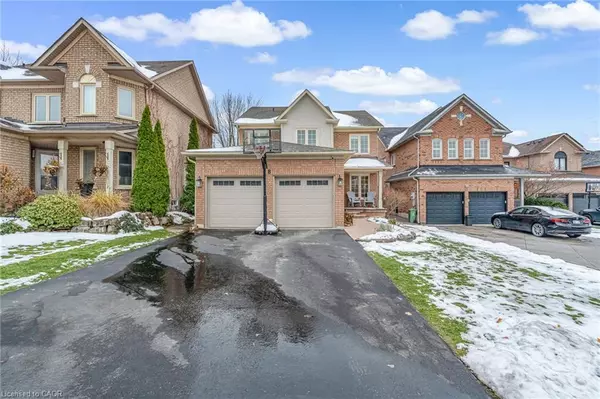 8 Keewaydin Street, Waterdown, ON L8B 0K1