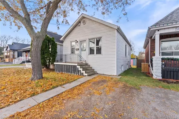 23 Wexford Avenue N, Hamilton, ON L8H 4M2