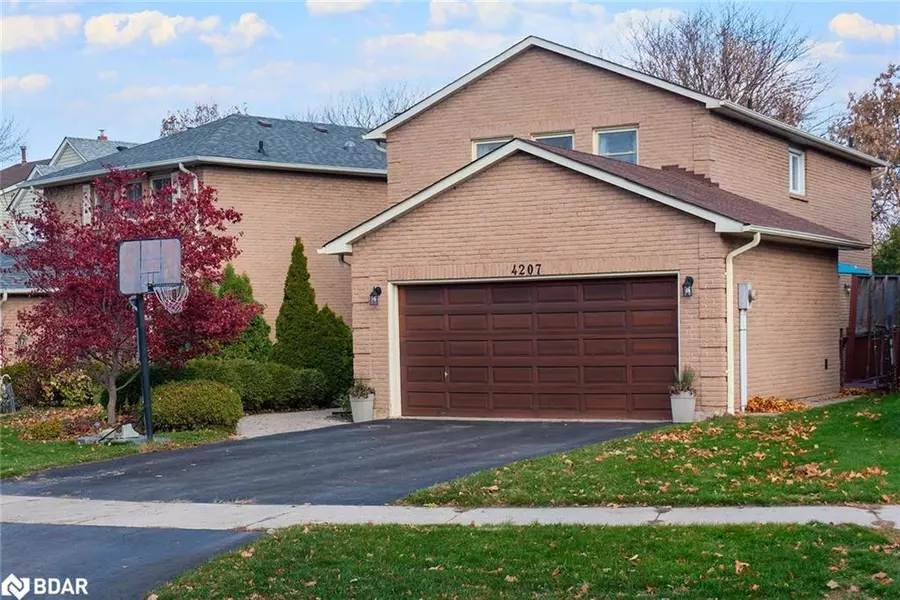 4207 Trapper Crescent, Mississauga, ON L5L 3A7