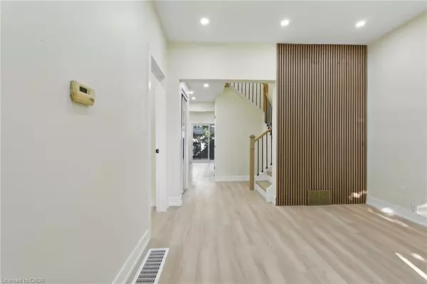 Hamilton, ON L8H 4R5,9 Alice Street