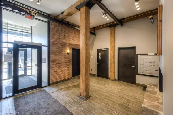 Cambridge, ON N1S 0B2,24 Cedar Street #105