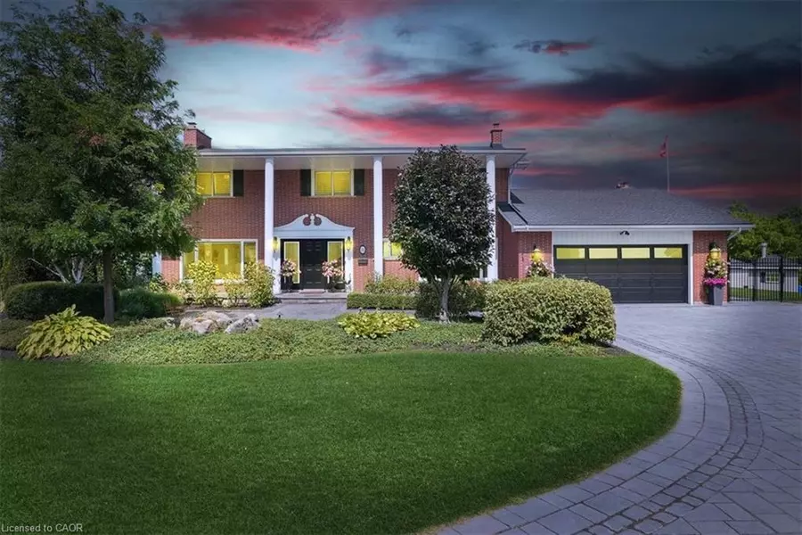 10 Azalea Court, Stoney Creek, ON L8J 1K4