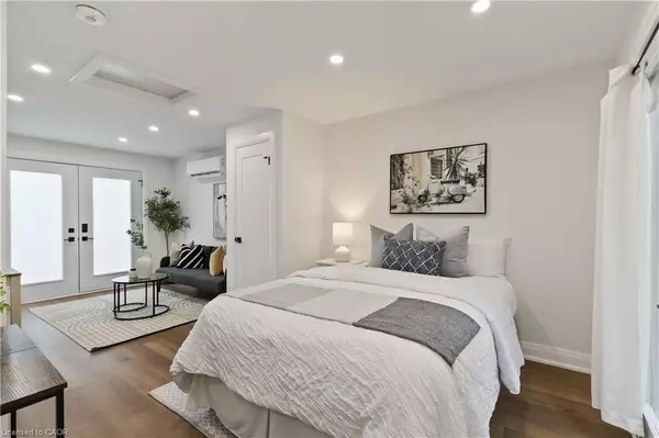 1332 Majestic Drive #2, Burlington, ON L7M 1G3