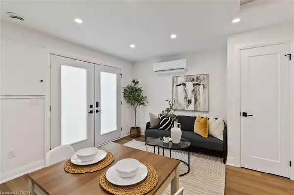 Burlington, ON L7M 1G3,1332 Majestic Drive #2