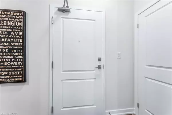 Waterdown, ON L8B 1Z2,450 Dundas Street E #111