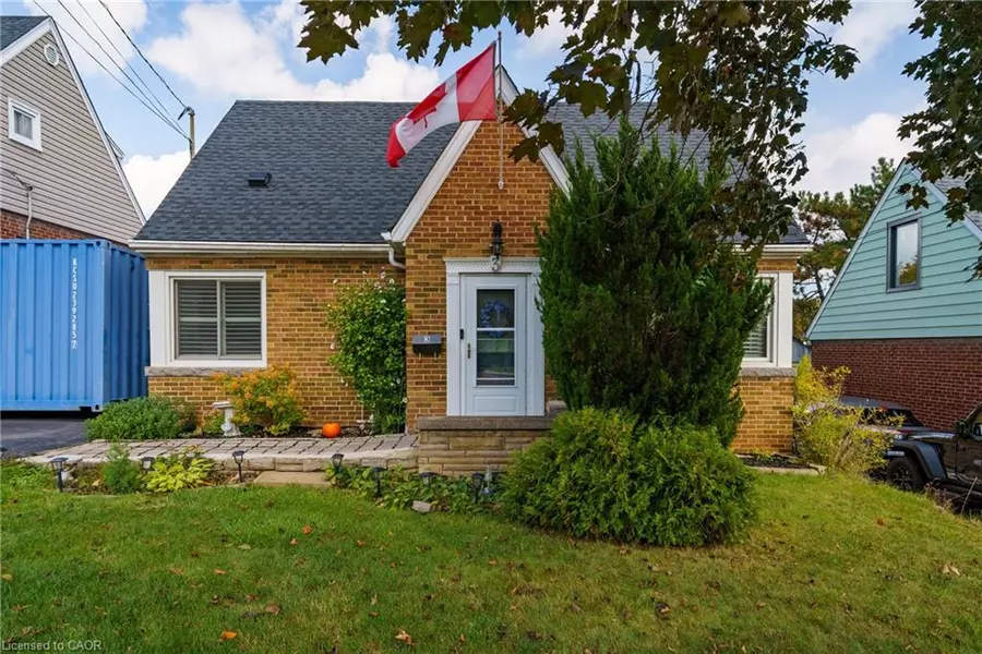 3 Montrose Avenue, Hamilton, ON L8K 4X8