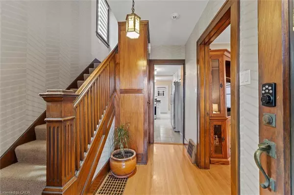 Windsor, ON N8W 2R3,2209 Lincoln Road