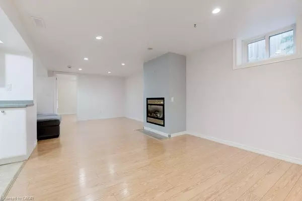 Burlington, ON L7R 1Y6,2217 Ghent Avenue