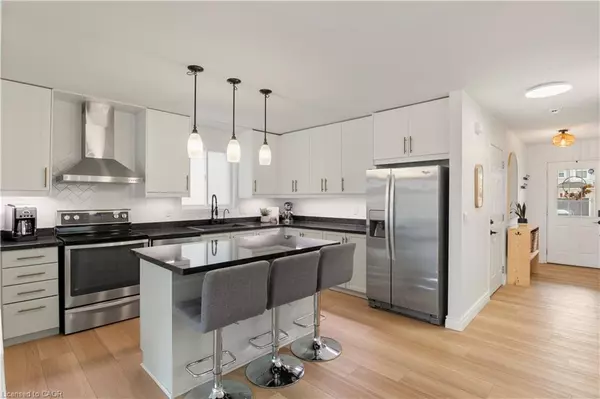 Cambridge, ON N3C 4K6,32 Maryann Price Lane