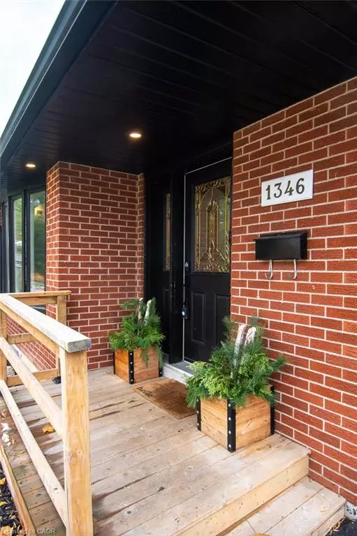 Burlington, ON L7P 2T9,1346 Colonsay Drive