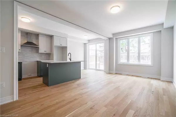 Oakville, ON L6M 5T1,2184 Postmaster Drive #19