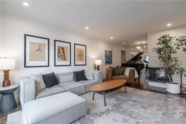 Hamilton, ON L9H 1S5,7 Glenmorris Drive