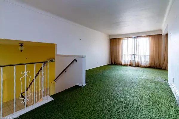 Dundas, ON L9H 3Y7,23 Sanctuary Drive