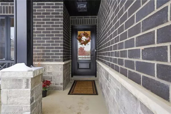 Waterford, ON N0E 1Y0,2 Pursel Street