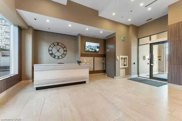 Grimsby, ON L3M 0G3,560 North Service Road #605