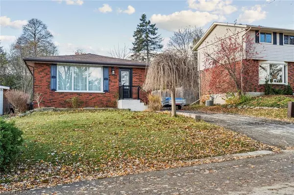 16 Green Meadow Way, Dundas, ON L9H 3Z3