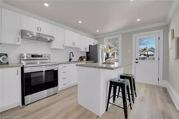 Hamilton, ON L8H 4N4,70 Robins Avenue