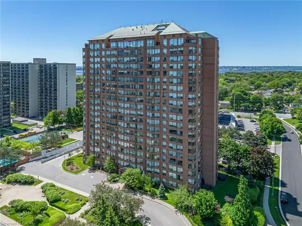 Burlington, ON L7S 2J3,1270 Maple Crossing Boulevard #404