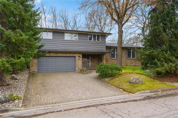 2 Walnut Grove, Dundas, ON L9H 3M4