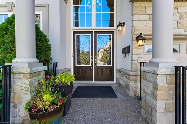 20 Lorupe Court, Ancaster, ON L9G 0C8