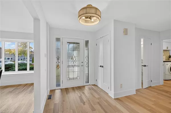 Burlington, ON L7P 4K9,2347 Tweedsmuir Court