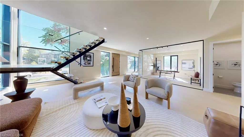 28 Dunsmore Garden, Toronto, ON M3H 3M2