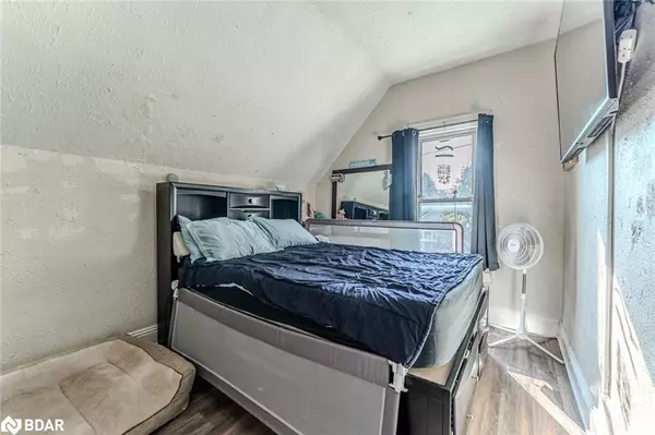 Barrie, ON L4N 3E3,81 Innisfil Street