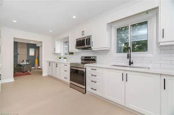 2392 Arnold Crescent, Burlington, ON L7P 4G3