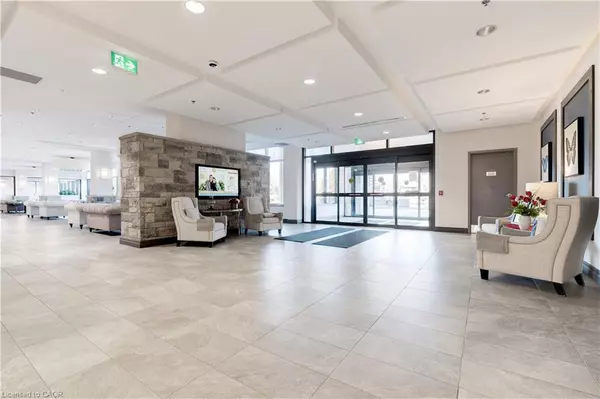 Burlington, ON L7N 1M8,3290 New Street #106