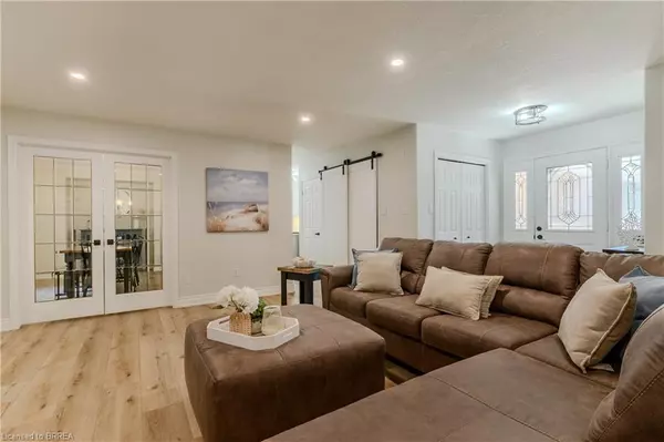 Port Dover, ON N0A 1N7,5 Newport Lane