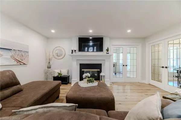 Port Dover, ON N0A 1N7,5 Newport Lane