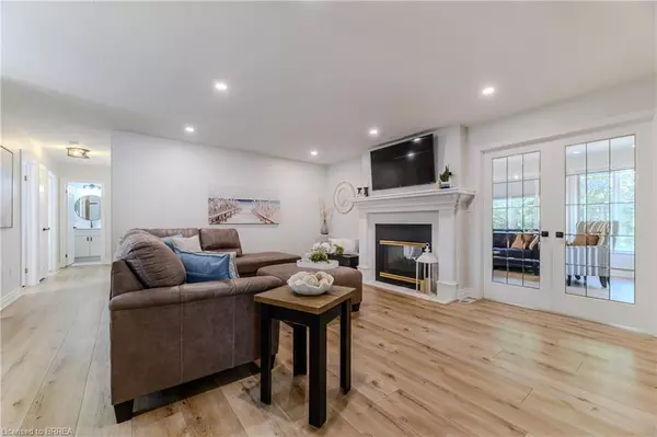 Port Dover, ON N0A 1N7,5 Newport Lane