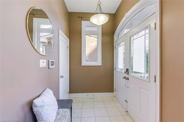 Oakville, ON L6M 5E6,2240 Blackbird Court