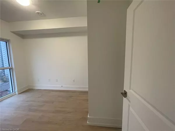 Hamilton, ON L8P 1A5,206 King Street W #904