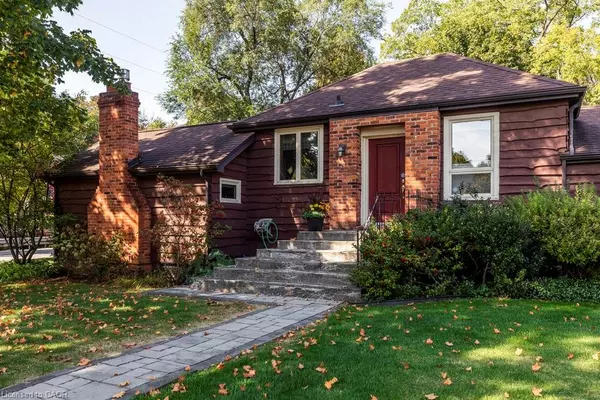 Dundas, ON L9H 2C9,17 Alma Street