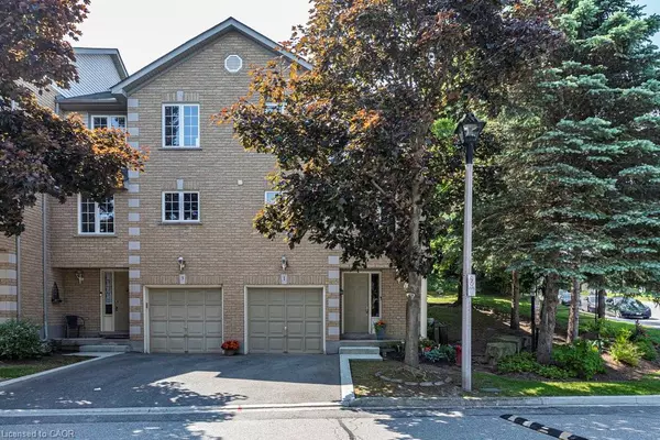 31 Moss Boulevard #1, Dundas, ON L9H 7A6