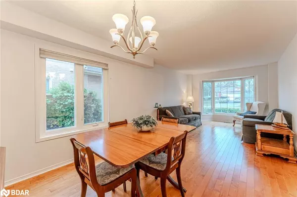 Barrie, ON L4M 6C9,44 Cardinal Street