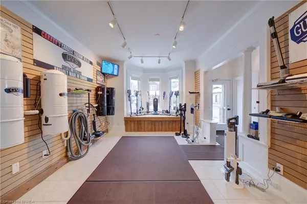 Brantford, ON N3T 3J1,203 Brant Avenue #1